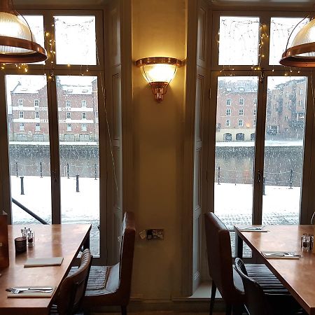 Lil'S Bar And Bistro Hotel ยอร์ค ภายนอก รูปภาพ